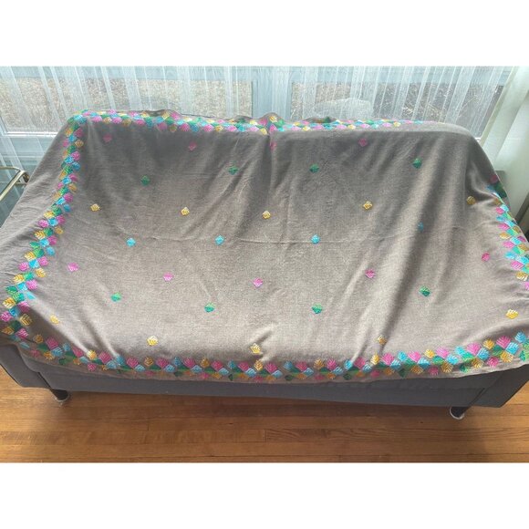 Vintage embroidered throw, shabby chic tan pastel embroidery, boho jetee - Picture 2 of 6